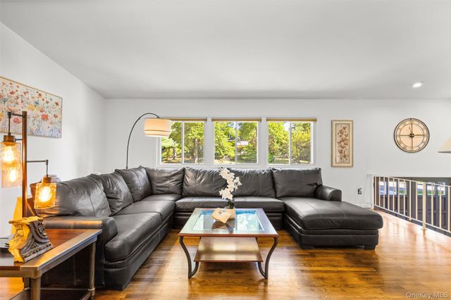 40 Penny Lane, Scarsdale, NY 10583