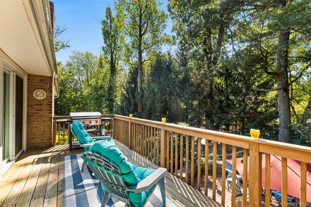 40 Penny Lane, Scarsdale, NY 10583