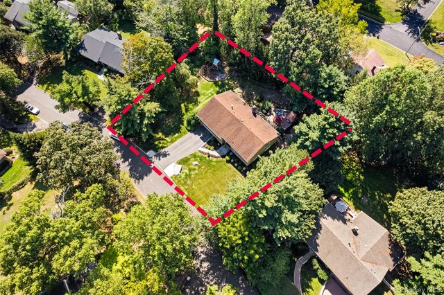 40 Penny Lane, Scarsdale, NY 10583