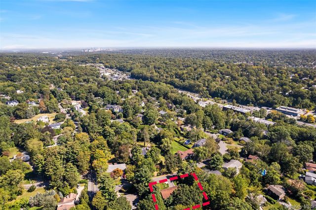 40 Penny Lane, Scarsdale, NY 10583