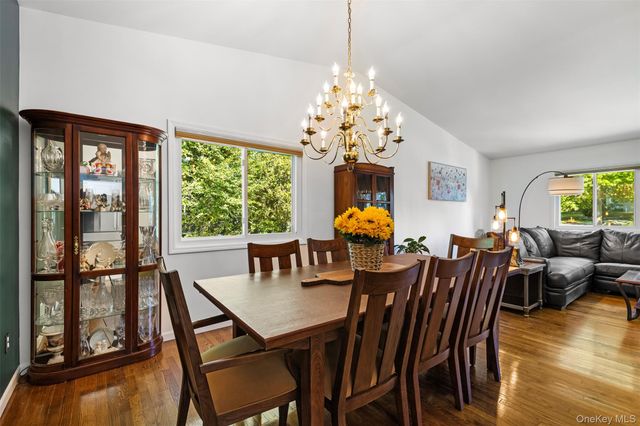 40 Penny Lane, Scarsdale, NY 10583