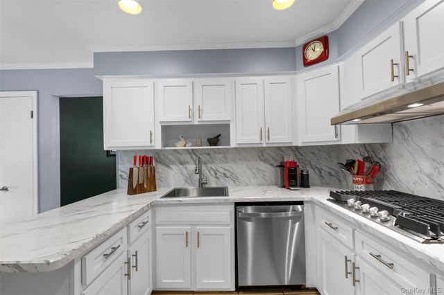 40 Penny Lane, Scarsdale, NY 10583