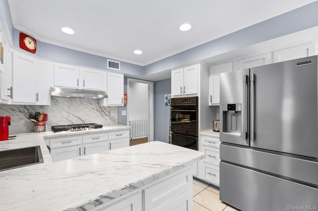 40 Penny Lane, Scarsdale, NY 10583