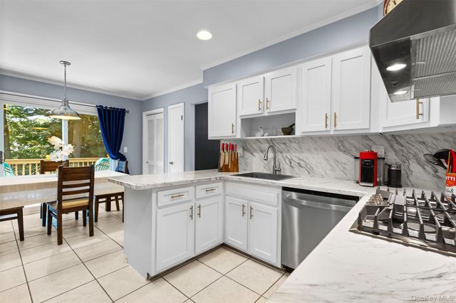 40 Penny Lane, Scarsdale, NY 10583