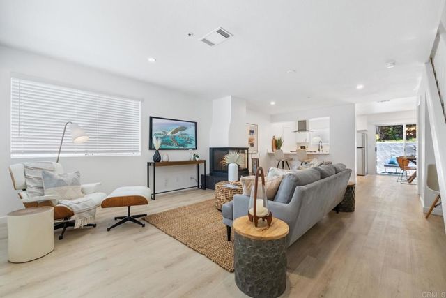 838 Valley Avenue, Solana Beach, CA 92075