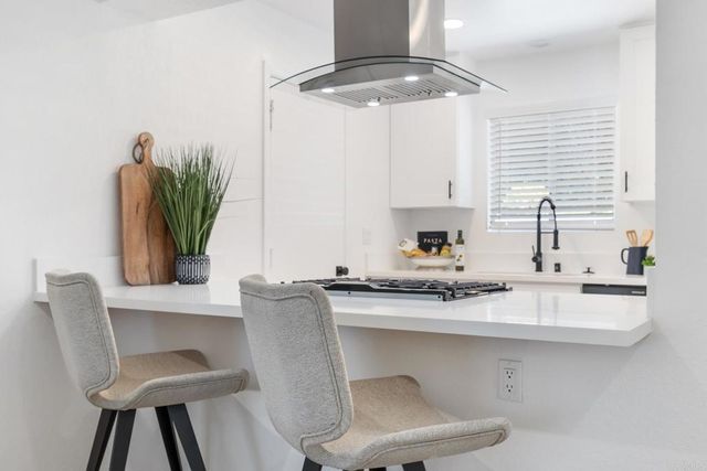 838 Valley Avenue, Solana Beach, CA 92075