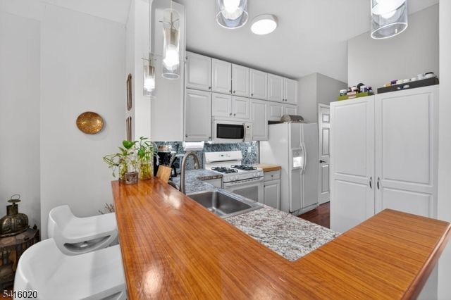 215 Barringer Dr, Nutley Twp., NJ 07110