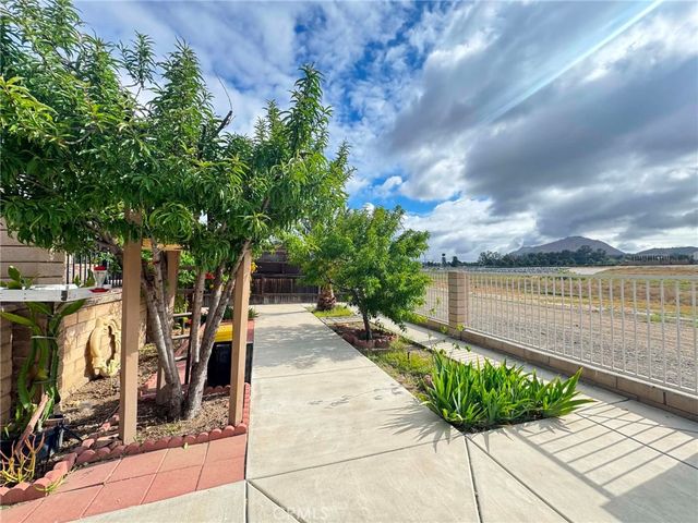 2311 Willowbrook, Perris, CA 92571