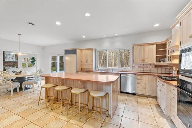 78 Cutters Ridge Rd, Carlisle, MA 01741