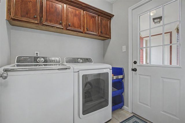 15702 Gilbertyn Drive, Tomball, TX 77377