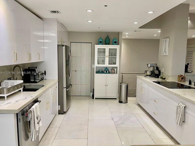 20225 NE 34th Court 2716, Aventura, FL 33180