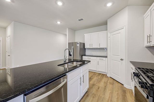 2226 Mustang Way, Seagoville, TX 75159