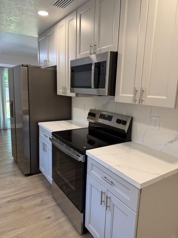 1008 Rogers St, West Sacramento, CA 95605