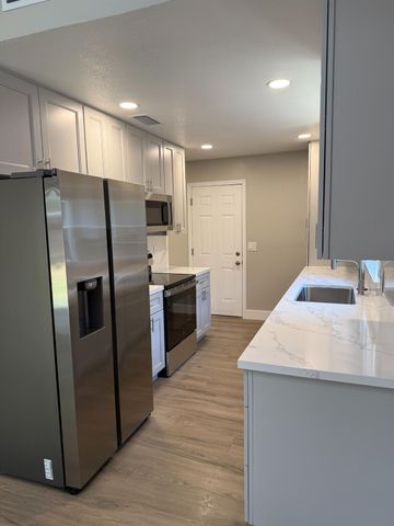 1008 Rogers St, West Sacramento, CA 95605