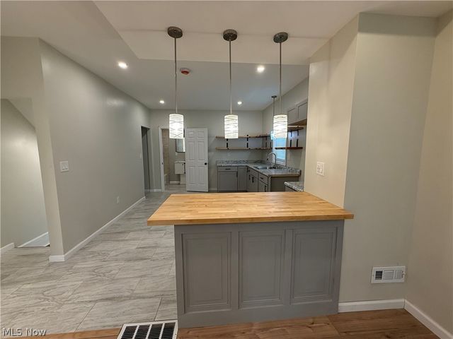 1504 Manhattan Avenue, Youngstown, OH 44509