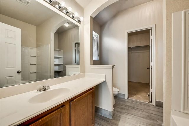 952 Bentwood Trail, Grand Prairie, TX 75052