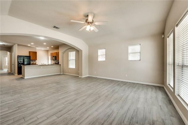 952 Bentwood Trail, Grand Prairie, TX 75052