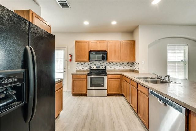 952 Bentwood Trail, Grand Prairie, TX 75052
