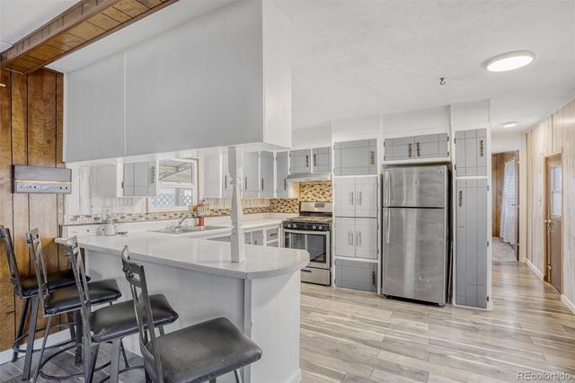 6825 W Mississippi Ave, Lakewood, CO 80226