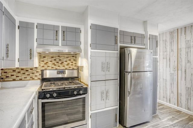 6825 W Mississippi Ave, Lakewood, CO 80226