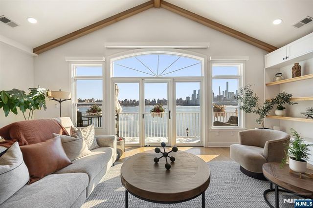 18 Lydia Drive, Guttenberg, NJ 07093