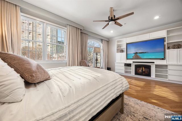 18 Lydia Drive, Guttenberg, NJ 07093