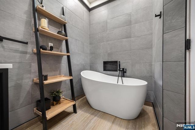 18 Lydia Drive, Guttenberg, NJ 07093