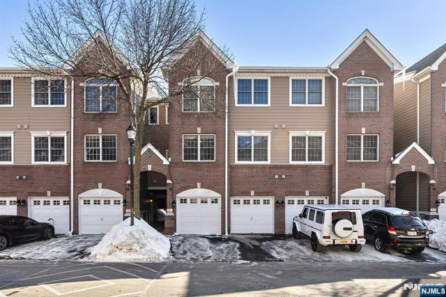 18 Lydia Drive, Guttenberg, NJ 07093