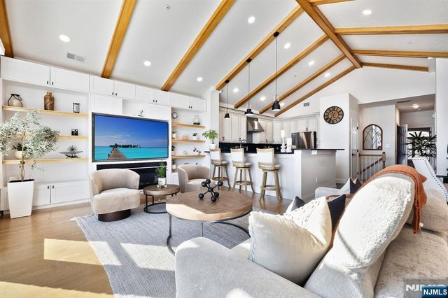 18 Lydia Drive, Guttenberg, NJ 07093