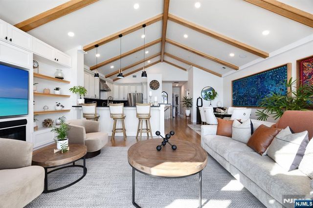 18 Lydia Drive, Guttenberg, NJ 07093