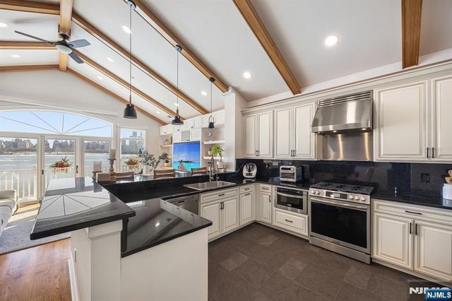 18 Lydia Drive, Guttenberg, NJ 07093