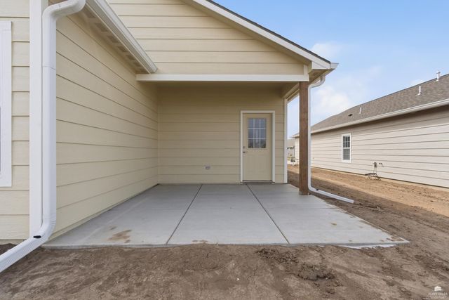 9877 Weeping Willow Dr., Manhattan, KS 66502