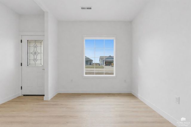 9877 Weeping Willow Dr., Manhattan, KS 66502