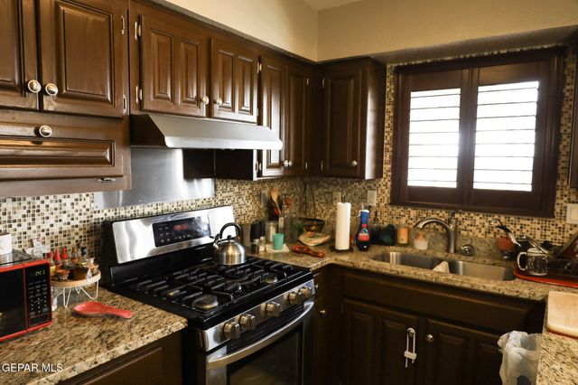 614 BLUFF CANYON Circle, El Paso, TX 79912