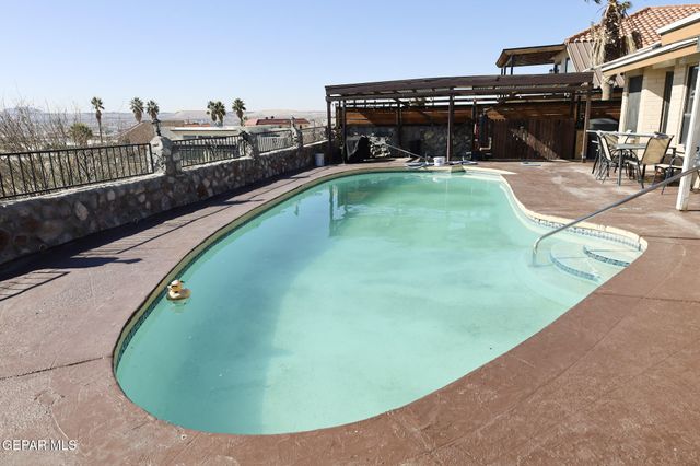 614 BLUFF CANYON Circle, El Paso, TX 79912