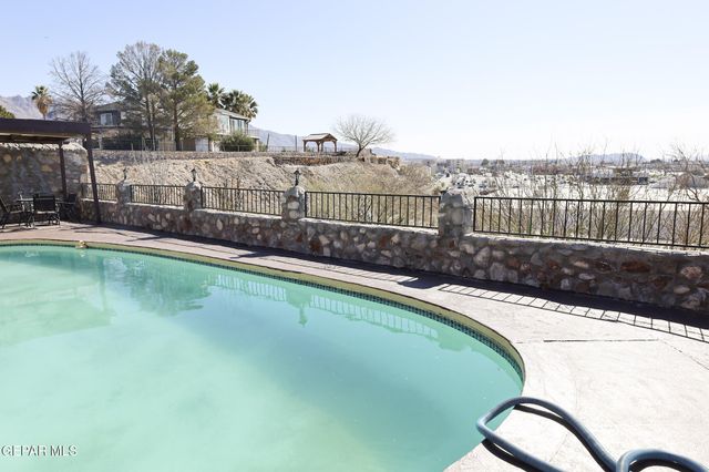 614 BLUFF CANYON Circle, El Paso, TX 79912