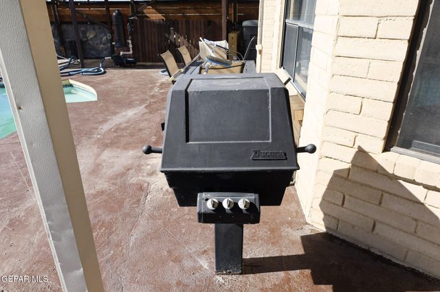 614 BLUFF CANYON Circle, El Paso, TX 79912