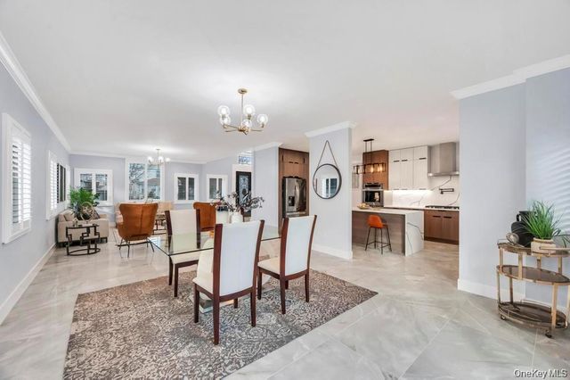 185 9th Street, Hicksville, NY 11801