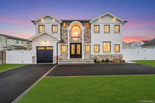 185 9th Street, Hicksville, NY 11801