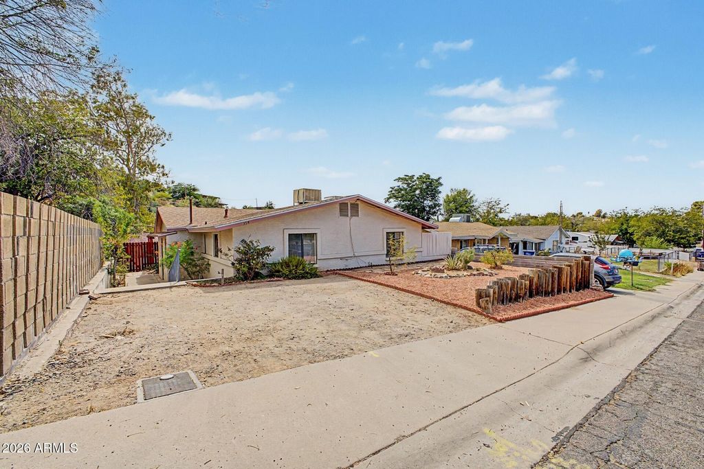 354 N JACKSON Street, Wickenburg, AZ 85390 — photo 2