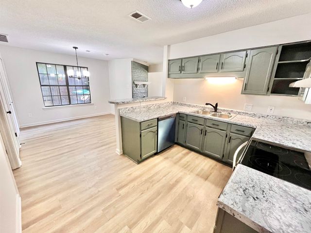 1646 OAKEN BUCKET DR, Memphis, TN 38016