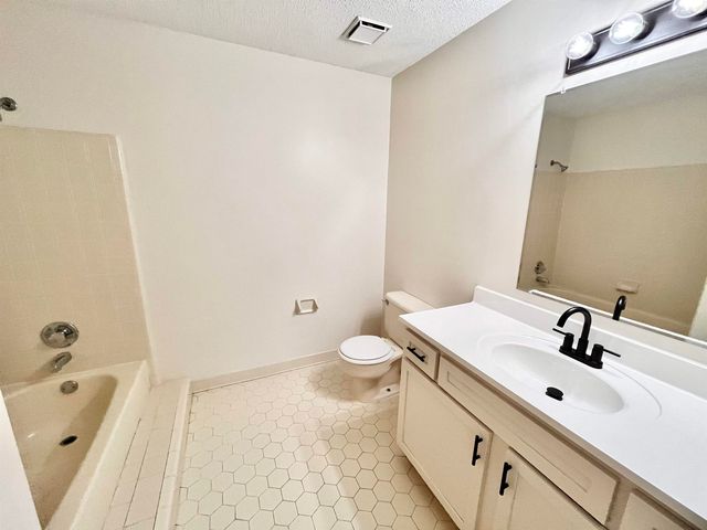 1646 OAKEN BUCKET DR, Memphis, TN 38016