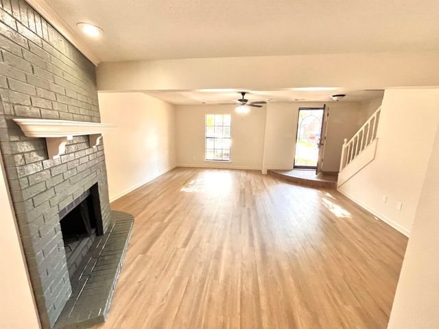 1646 OAKEN BUCKET DR, Memphis, TN 38016