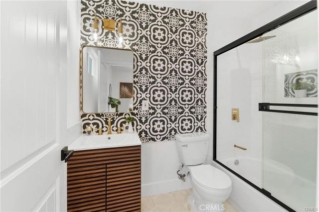 11445 Saticoy Street, North Hollywood, CA 91605