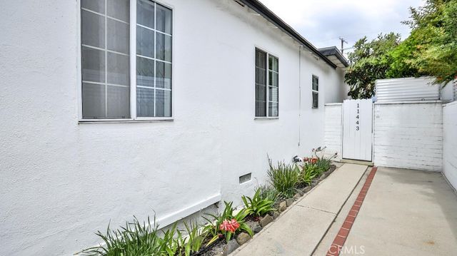 11445 Saticoy Street, North Hollywood, CA 91605