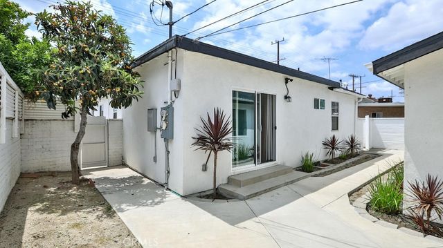 11445 Saticoy Street, North Hollywood, CA 91605