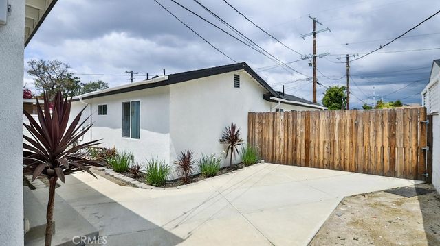11445 Saticoy Street, North Hollywood, CA 91605