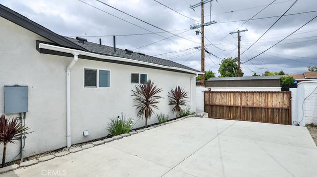 11445 Saticoy Street, North Hollywood, CA 91605