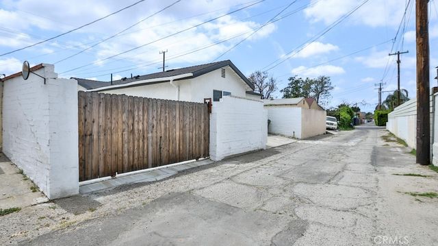 11445 Saticoy Street, North Hollywood, CA 91605
