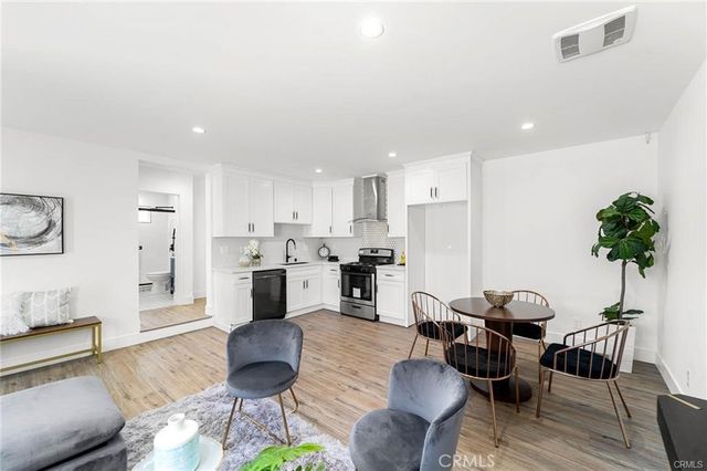 11445 Saticoy Street, North Hollywood, CA 91605